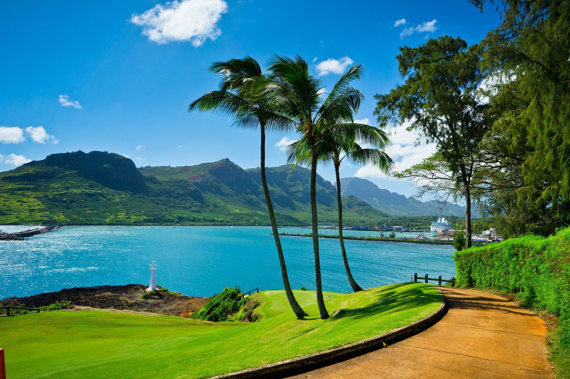 imgi_59_bigstock-Beautiful-View-Of-Nawiliwili--76140296.jpg